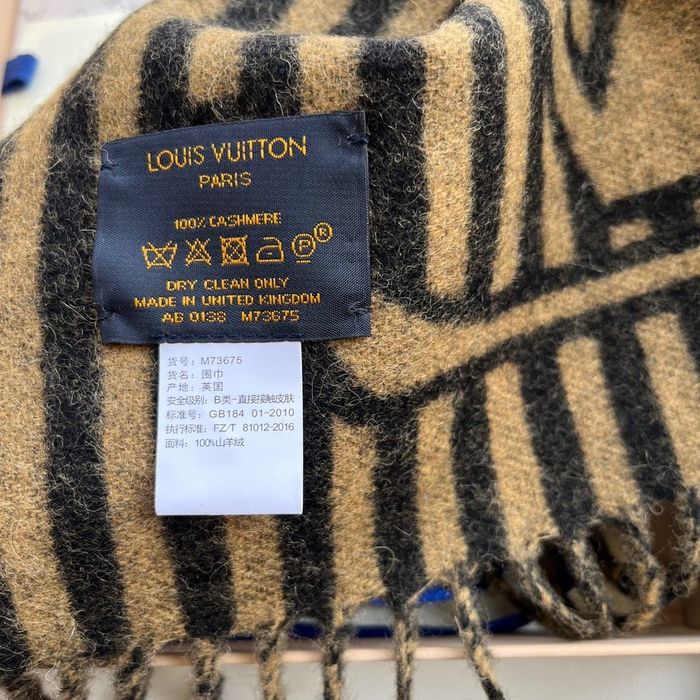 Louis Vuitton Scarf LV00138
